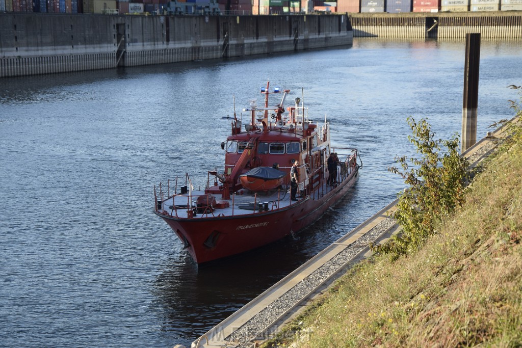 Havarie Wassereinbruch Motorraum beim Schiff Koeln Niehl Niehler Hafen P047.JPG - Miklos Laubert